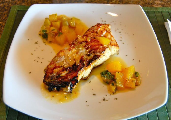 Pescado en salsa de Piña Cayena Diva – Divatropical  de .